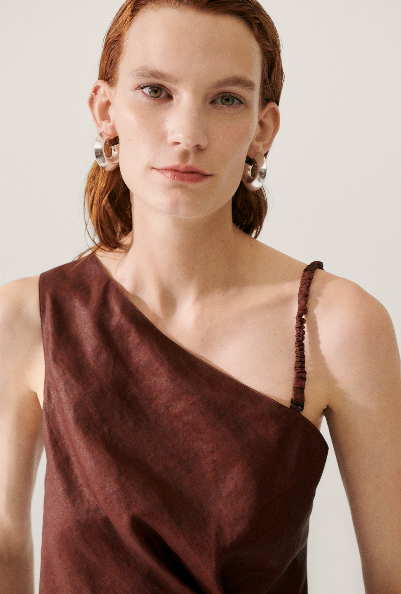 MUD SILK ONE SHOULDER TOP IRON